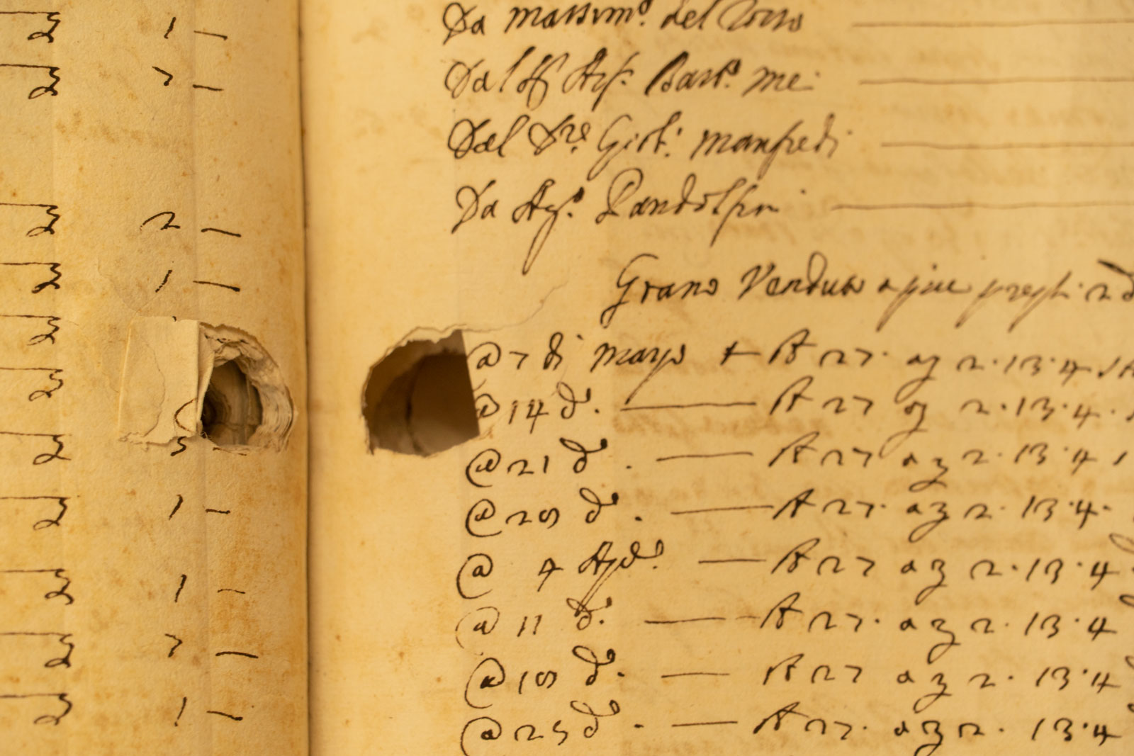 registro dell'archivio comunale colpito da un proiettile nel 1799